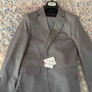 Isaac Mizrahi Slim Fit Boy's 2pc Light Gray Suit - Size 12 **RUNS SMALL**